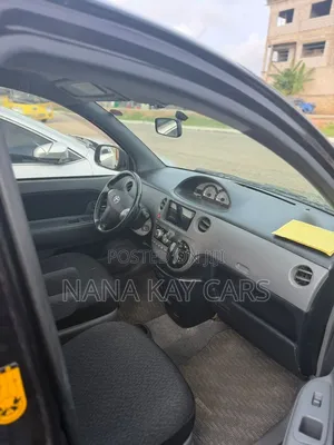 Toyota Sienta 2015 Brown