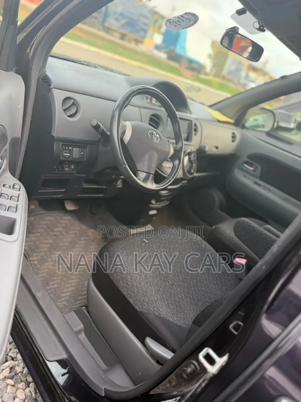 Toyota Sienta 2015 Brown