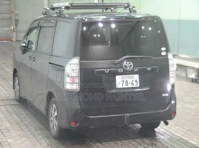 Toyota Voxy 2010 Black