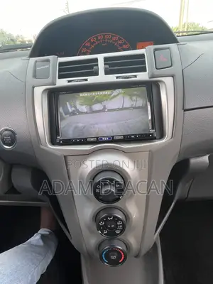 Toyota Vitz 2010 Silver
