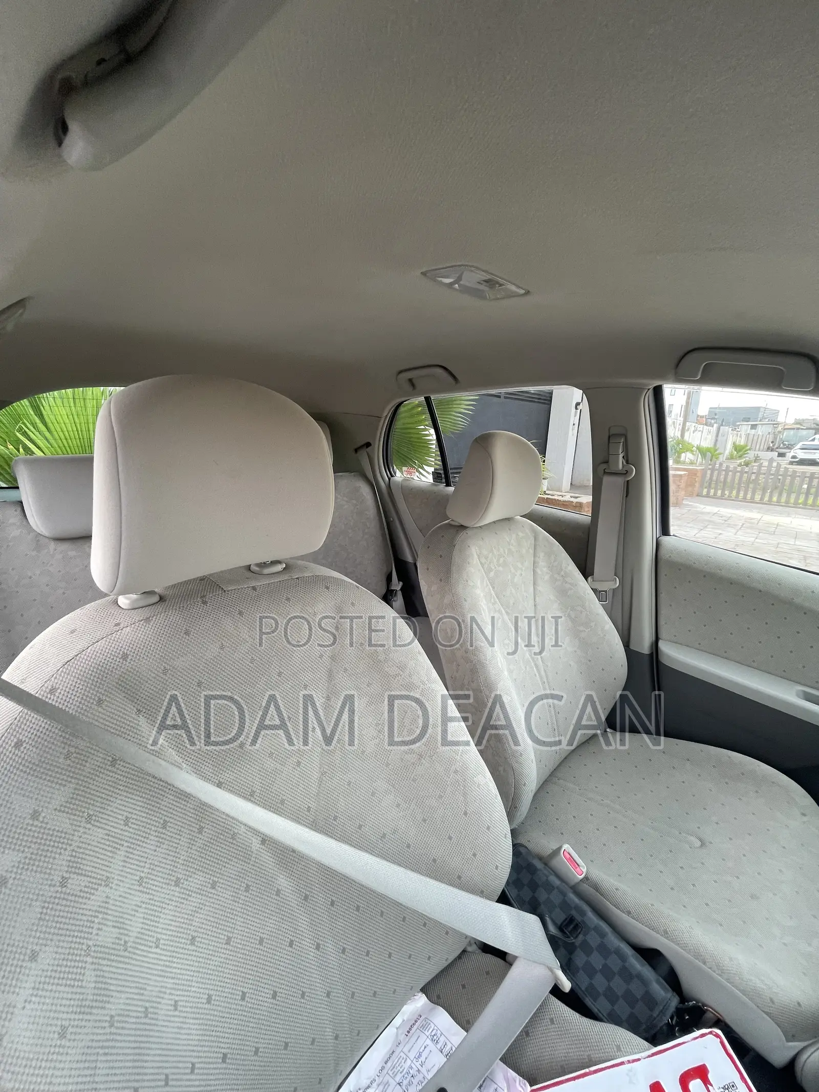 Toyota Vitz 2010 Silver