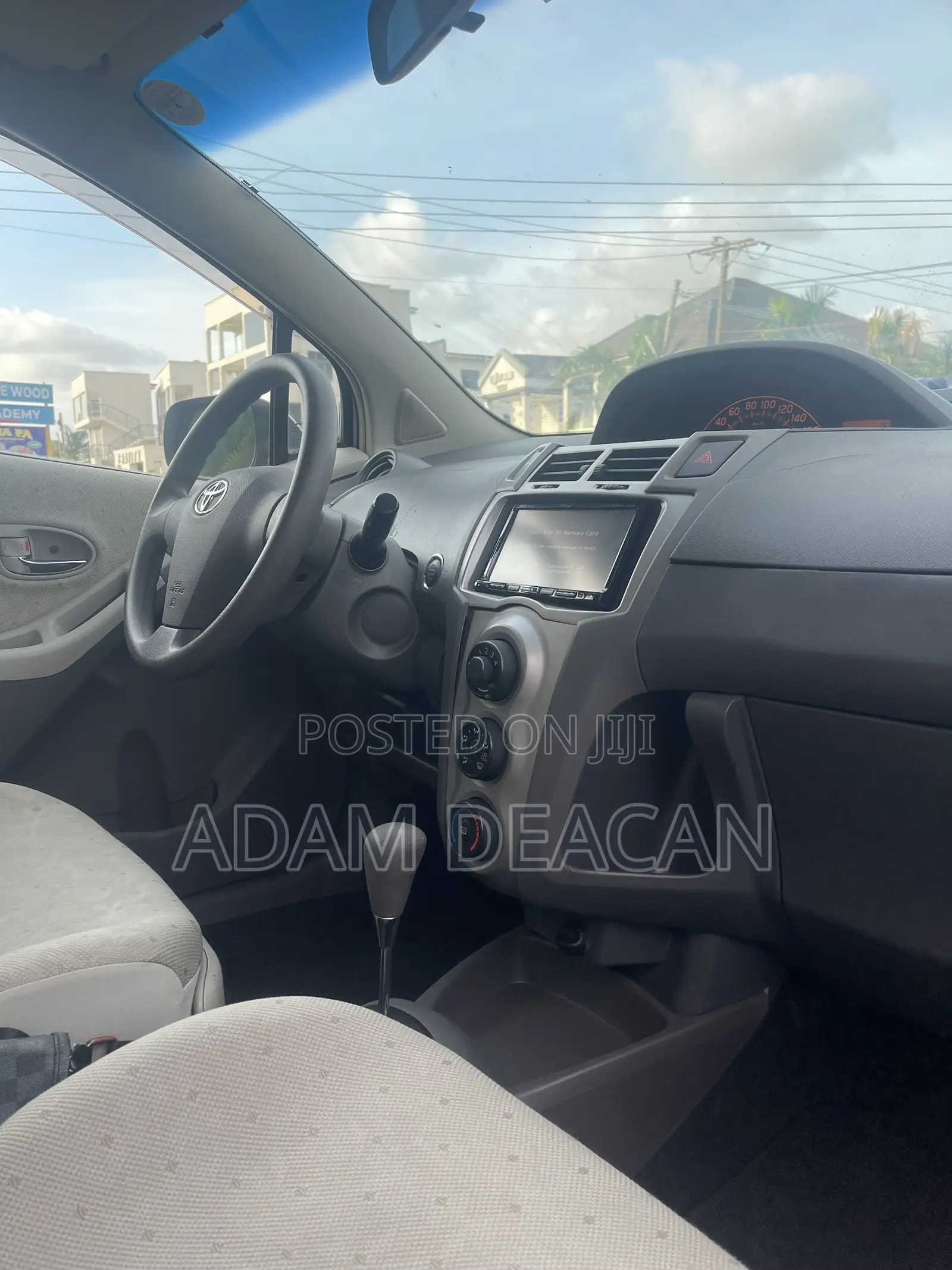 Toyota Vitz 2010 Silver
