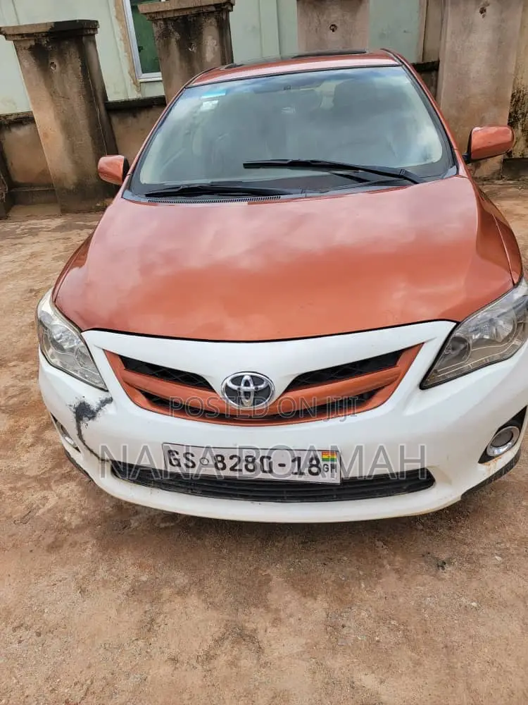 Toyota Corolla 2013 Brown