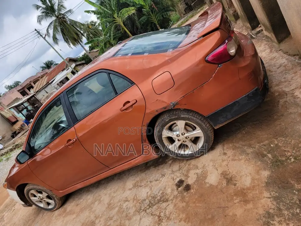 Toyota Corolla 2013 Brown