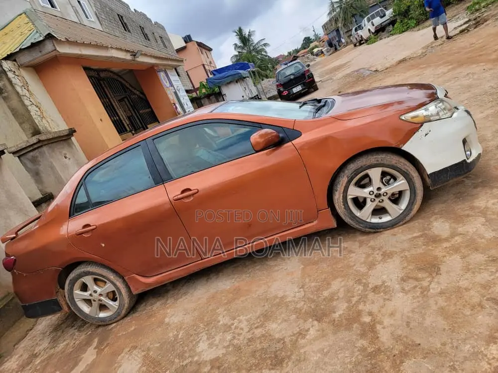 Toyota Corolla 2013 Brown