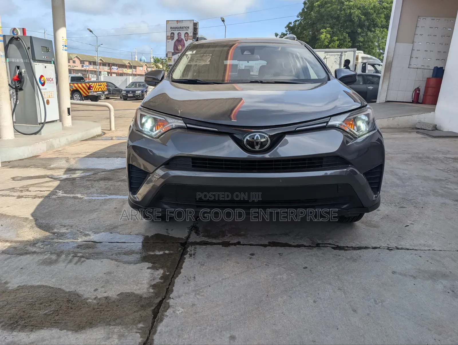 Toyota RAV4 LE 4dr SUV AWD (2.5L 4cyl 6A) 2018 Gray