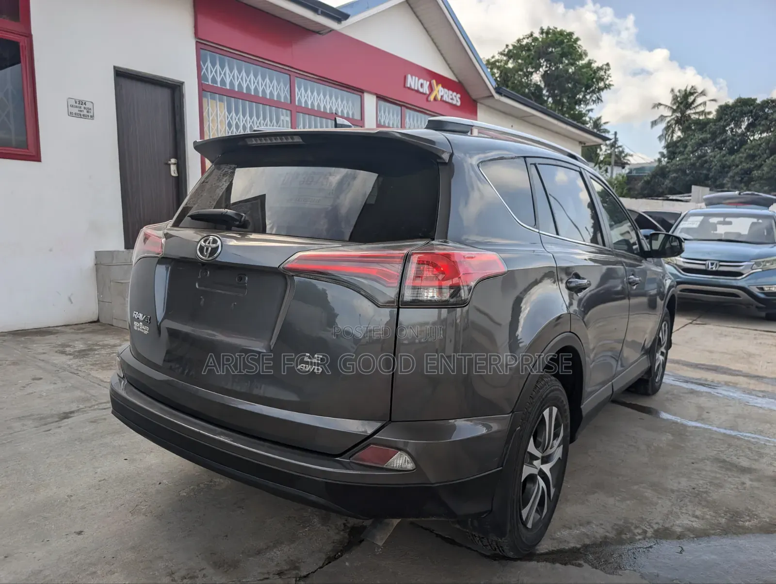 Toyota RAV4 LE 4dr SUV AWD (2.5L 4cyl 6A) 2018 Gray