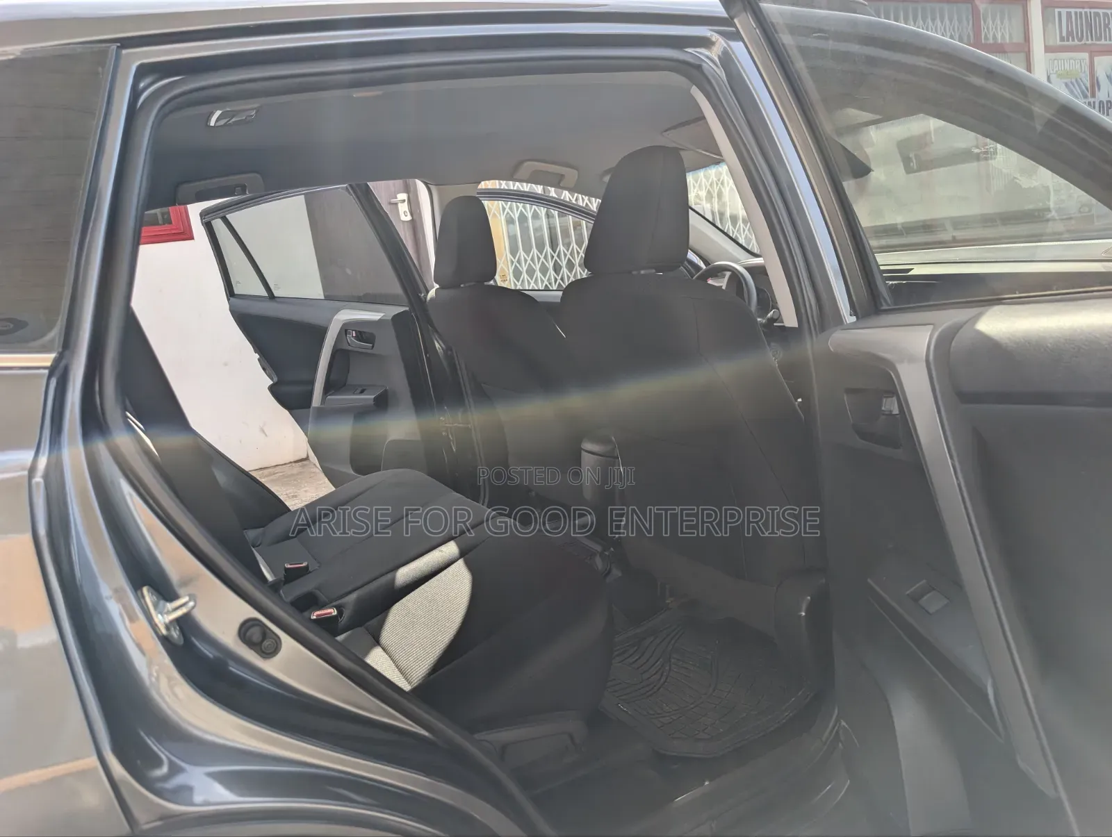 Toyota RAV4 LE 4dr SUV AWD (2.5L 4cyl 6A) 2018 Gray