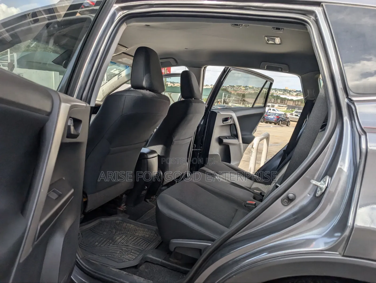 Toyota RAV4 LE 4dr SUV AWD (2.5L 4cyl 6A) 2018 Gray