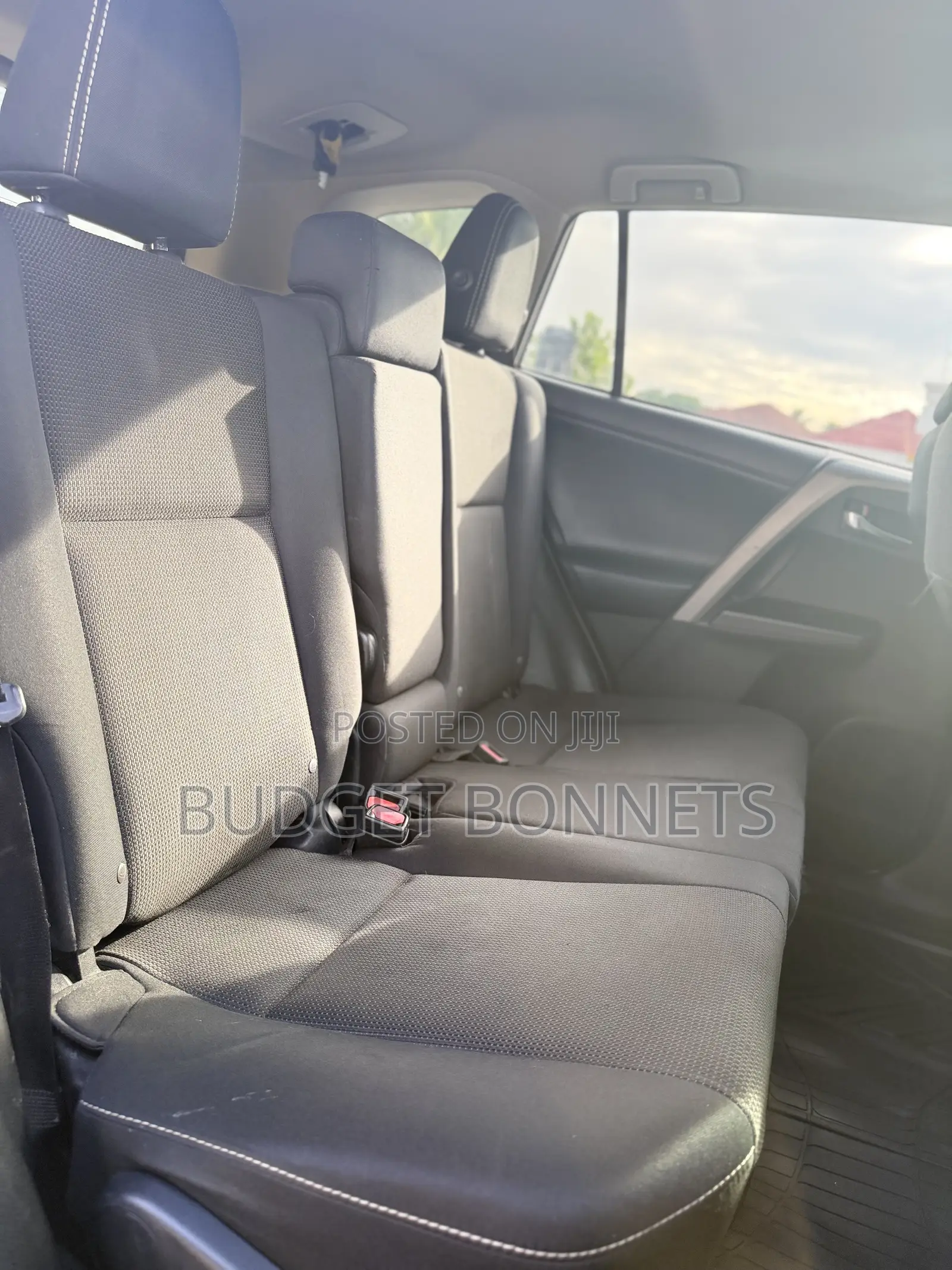 Toyota Corolla XLE (1.8L 4cyl 2A) 2018 Silver