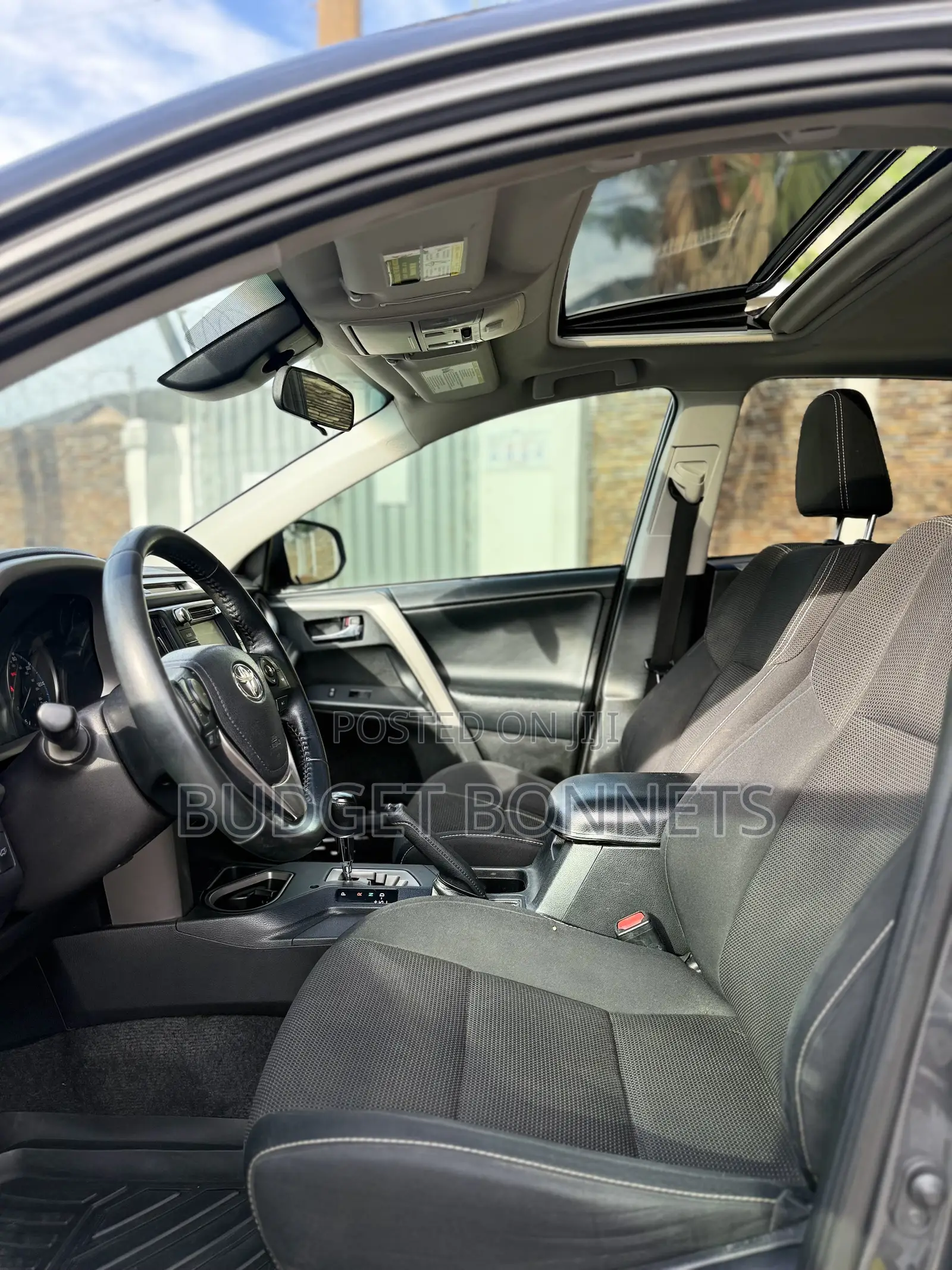 Toyota Corolla XLE (1.8L 4cyl 2A) 2018 Silver