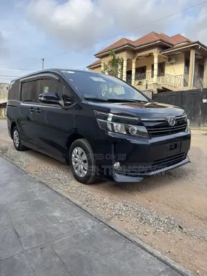 Toyota Voxy 2015