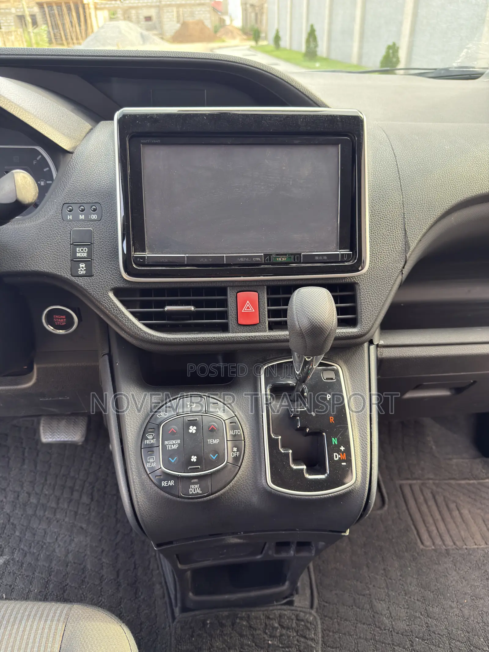 Toyota Voxy 2015