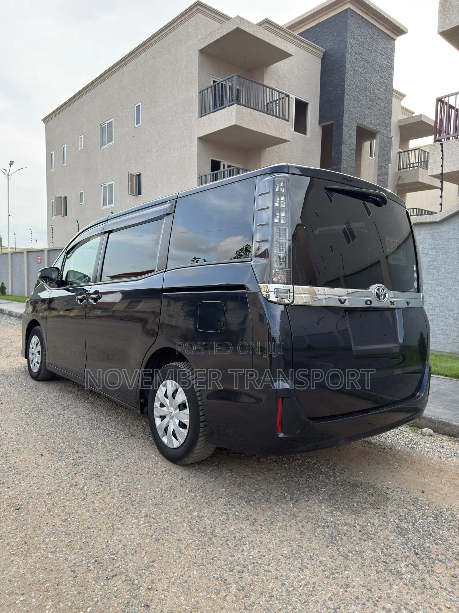 Toyota Voxy 2015