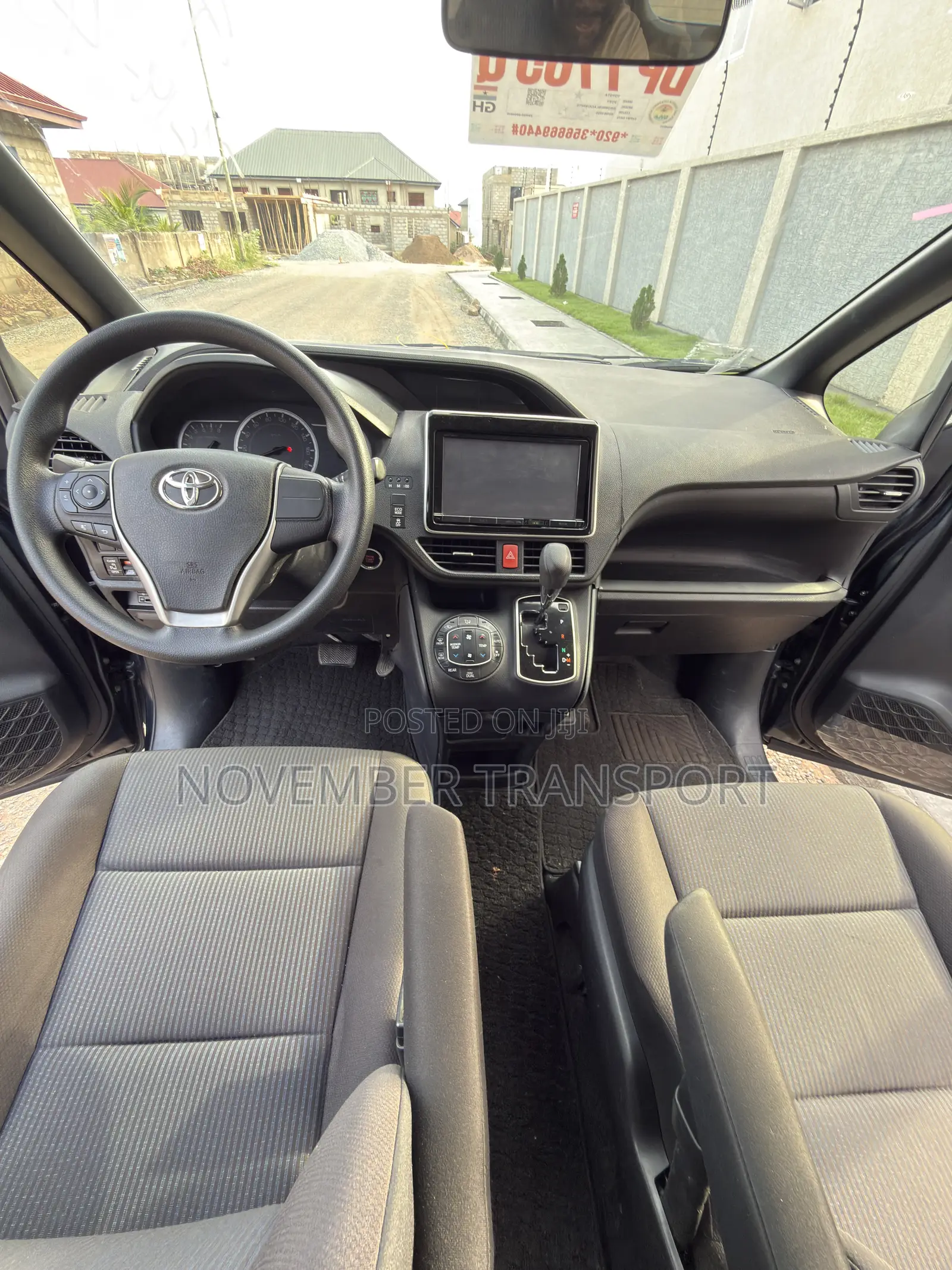 Toyota Voxy 2015