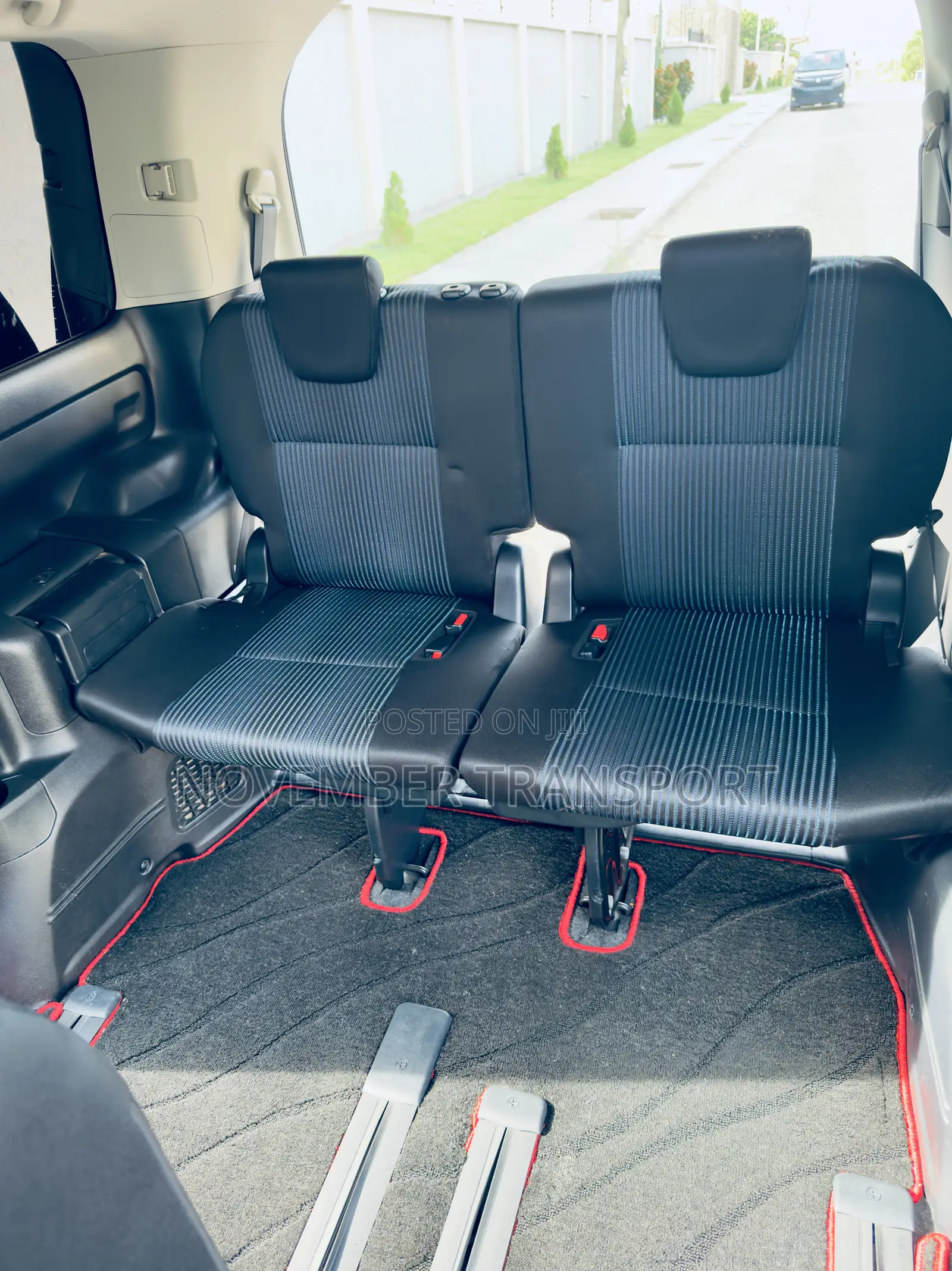 Toyota Voxy 2015