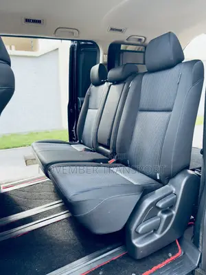 Toyota Voxy 2015