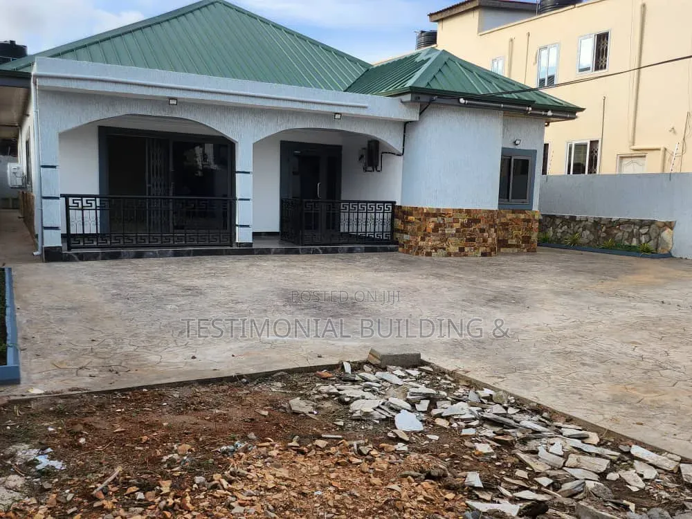 3bdrm House in Testimonial Building, Baatsona Total for rent