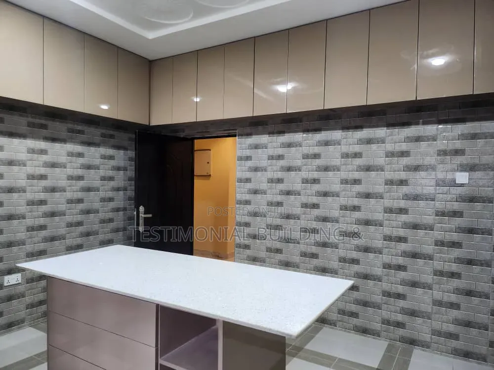 3bdrm House in Testimonial Building, Baatsona Total for rent