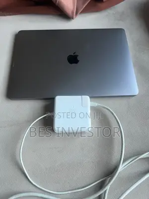 Laptop Apple MacBook Pro 2020 16GB Intel Core i7 HDD+SSD 256GB