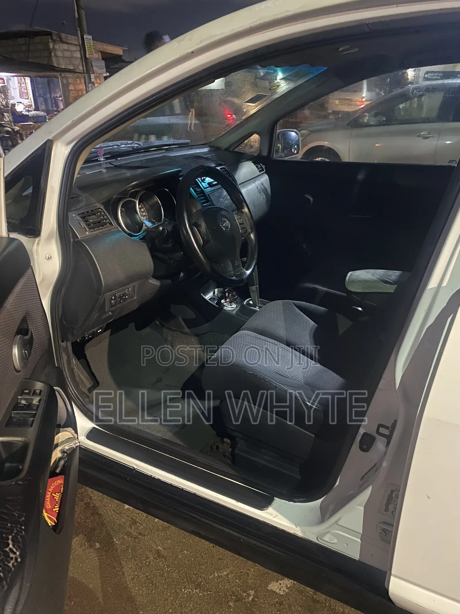 Nissan Versa 1.8 SL Hatchback 2007 White
