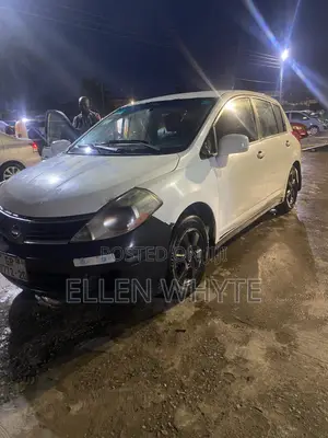 Nissan Versa 1.8 SL Hatchback 2007 White