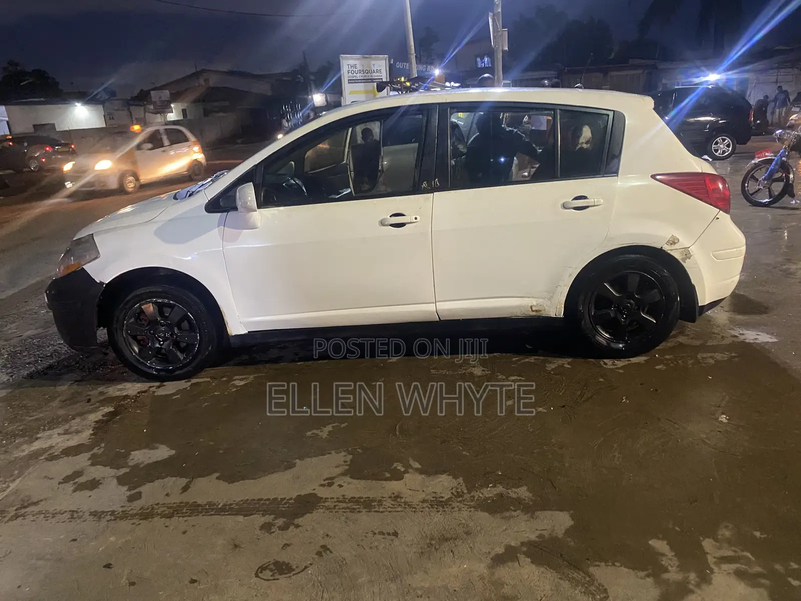 Nissan Versa 1.8 SL Hatchback 2007 White