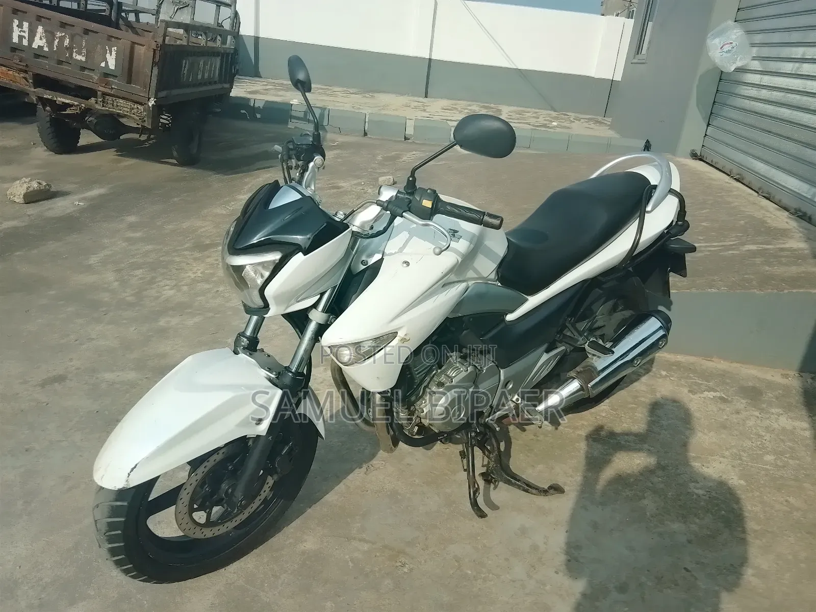 Suzuki Inazuma 2013 White