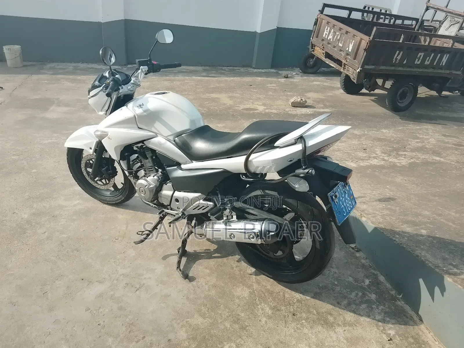 Suzuki Inazuma 2013 White