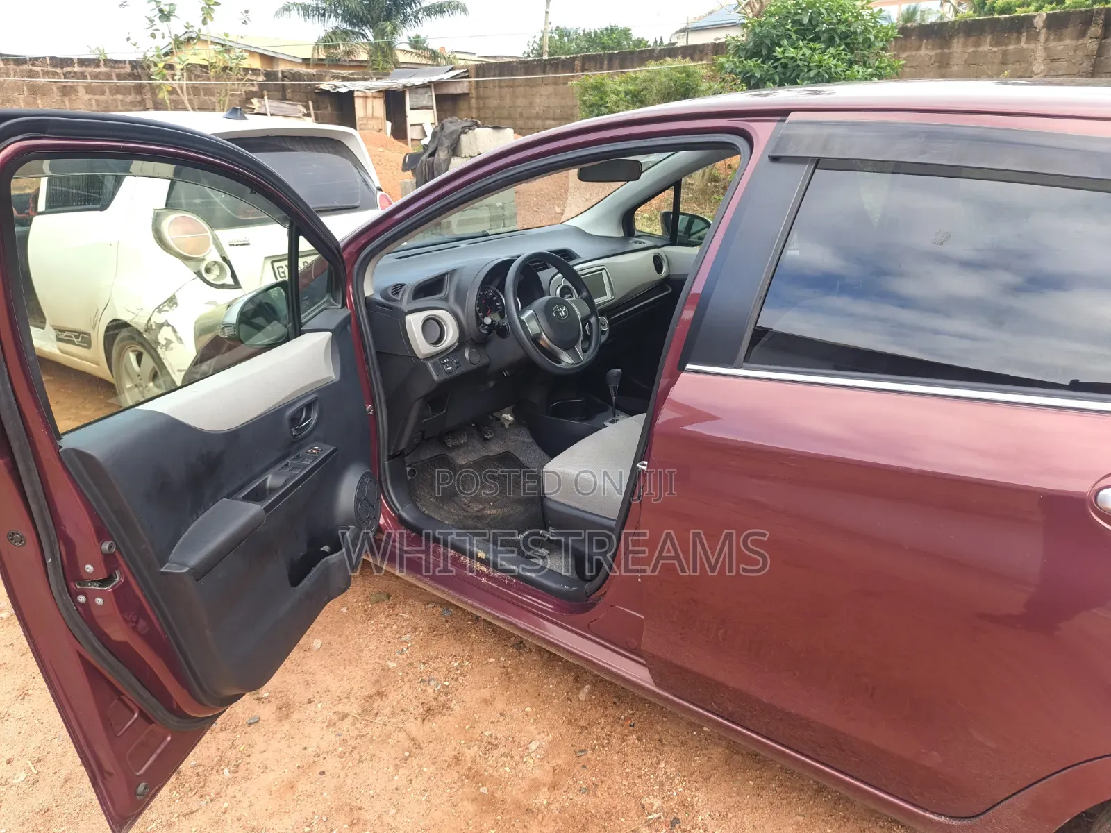 Toyota Vitz 2013 Brown