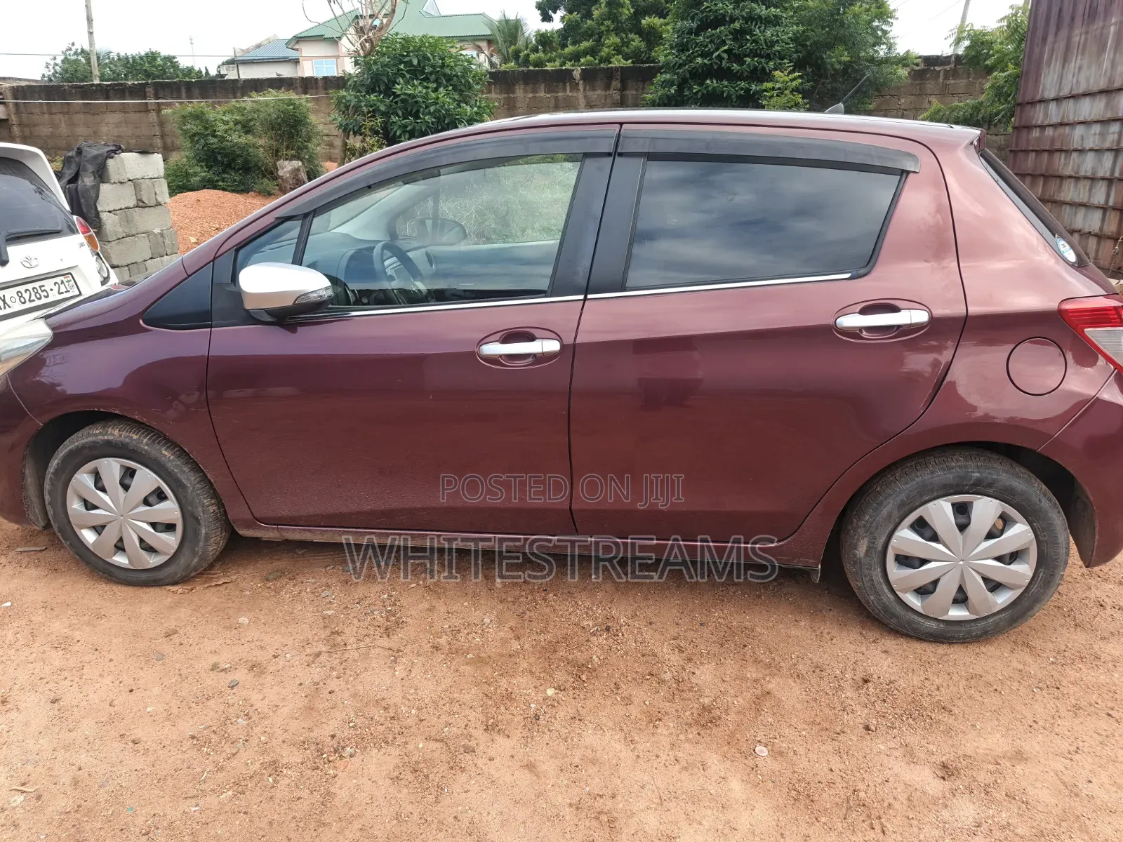 Toyota Vitz 2013 Brown