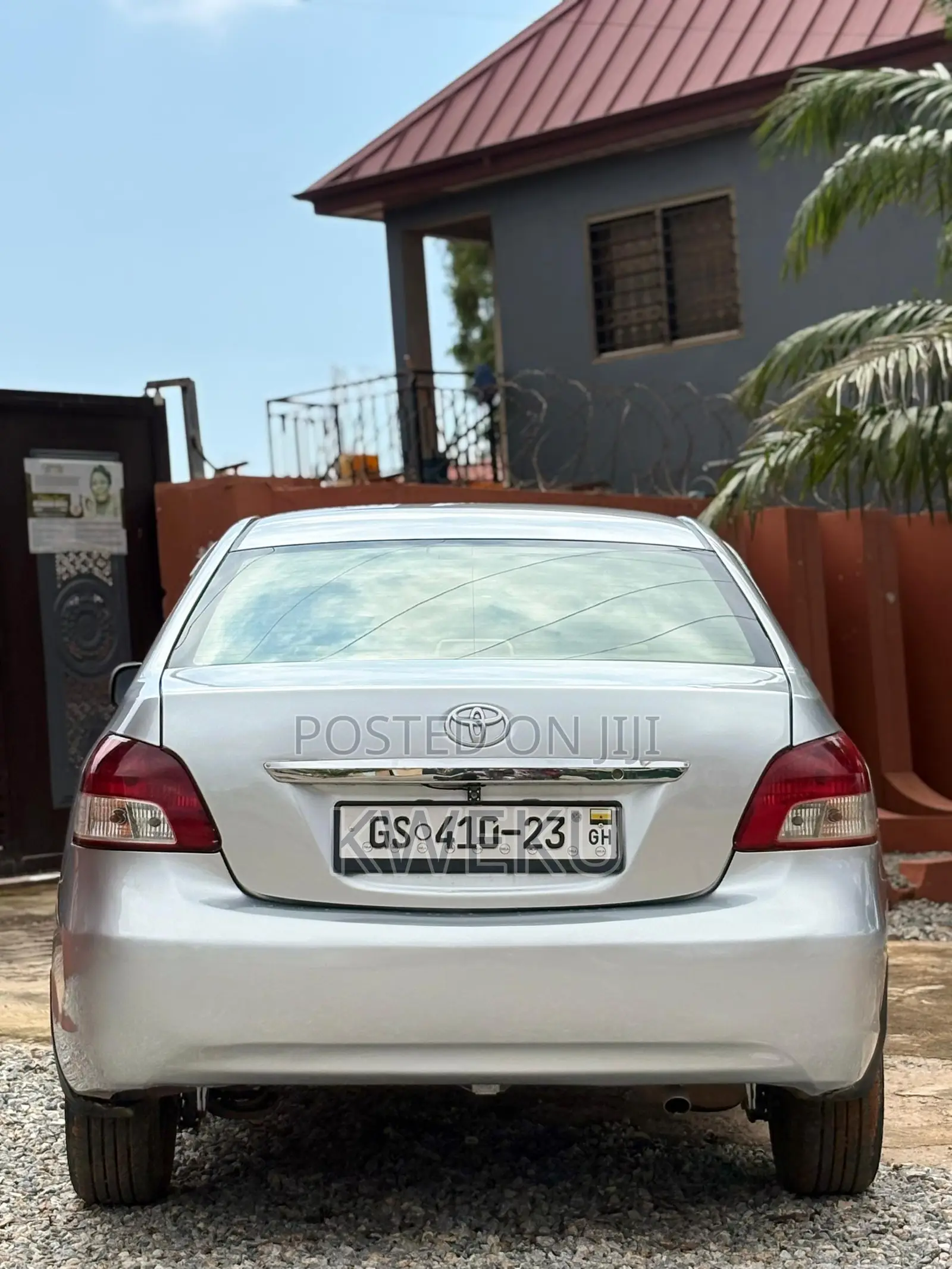 Toyota Belta 2010 Silver
