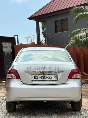 Toyota Belta 2010 Silver