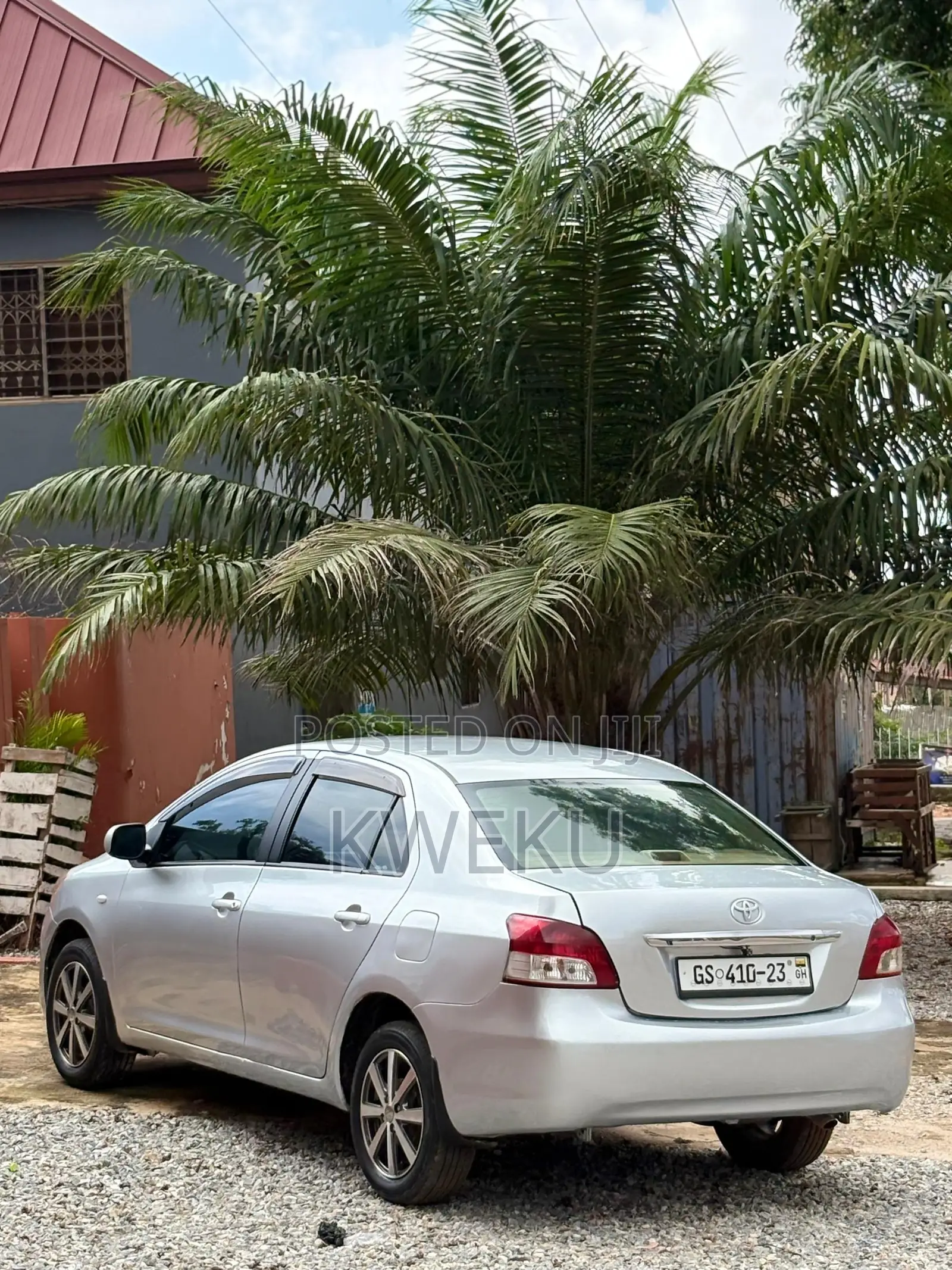 Toyota Belta 2010 Silver
