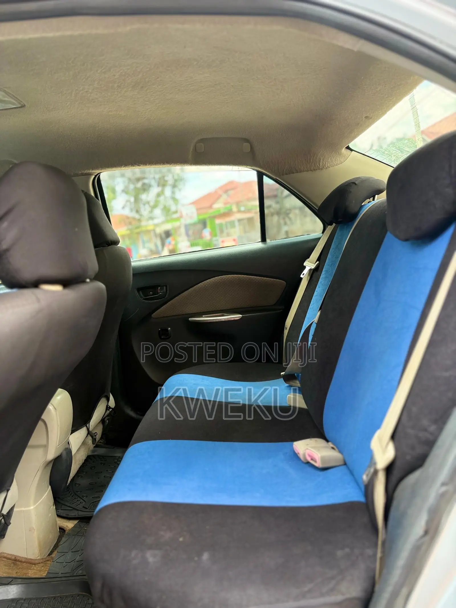 Toyota Belta 2010 Silver