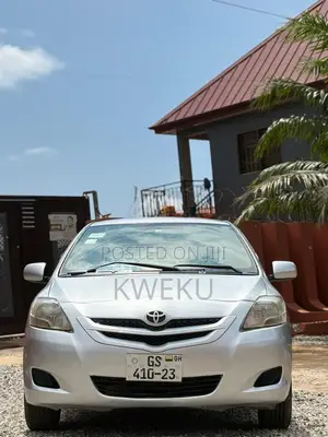 Toyota Belta 2010 Silver