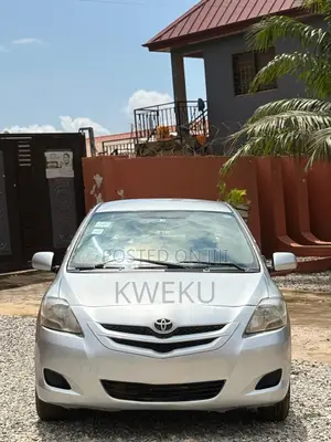 Toyota Belta 2010 Silver