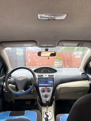 Toyota Belta 2010 Silver