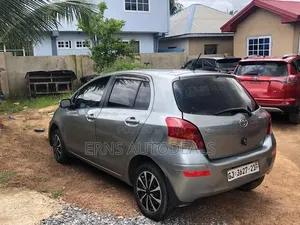 Toyota Vitz 2010 Silver