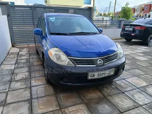 Nissan Versa Hatchback 1.8 S 2009 Blue
