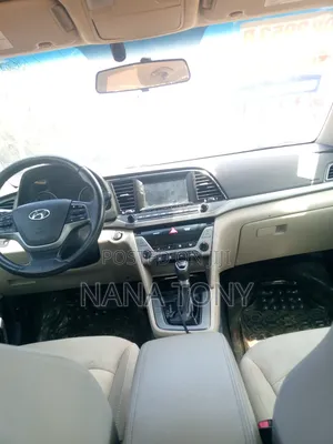 Hyundai Elantra Limited Sedan FWD (2.0L 4cyl 6A) 2017 Silver