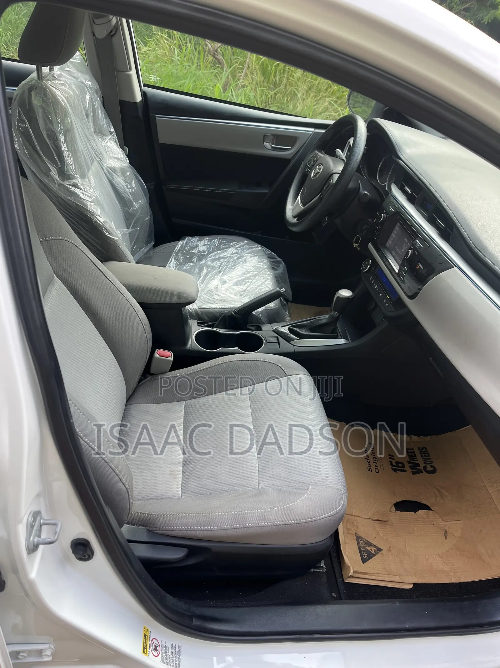 Toyota Corolla LE Plus 4dr Sedan (1.8L 4cyl CVT) 2016 White