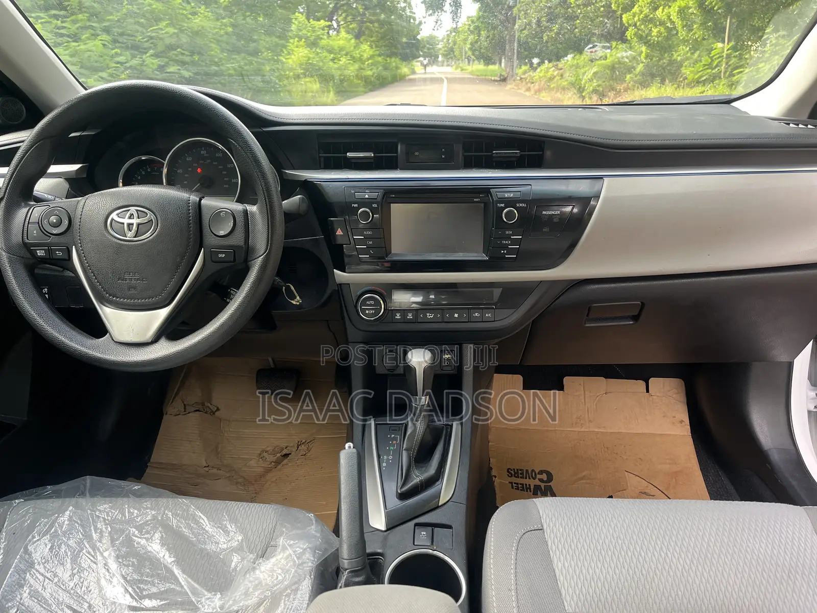 Toyota Corolla LE Plus 4dr Sedan (1.8L 4cyl CVT) 2016 White