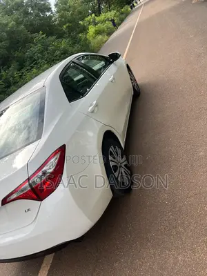 Toyota Corolla LE Plus 4dr Sedan (1.8L 4cyl CVT) 2016 White