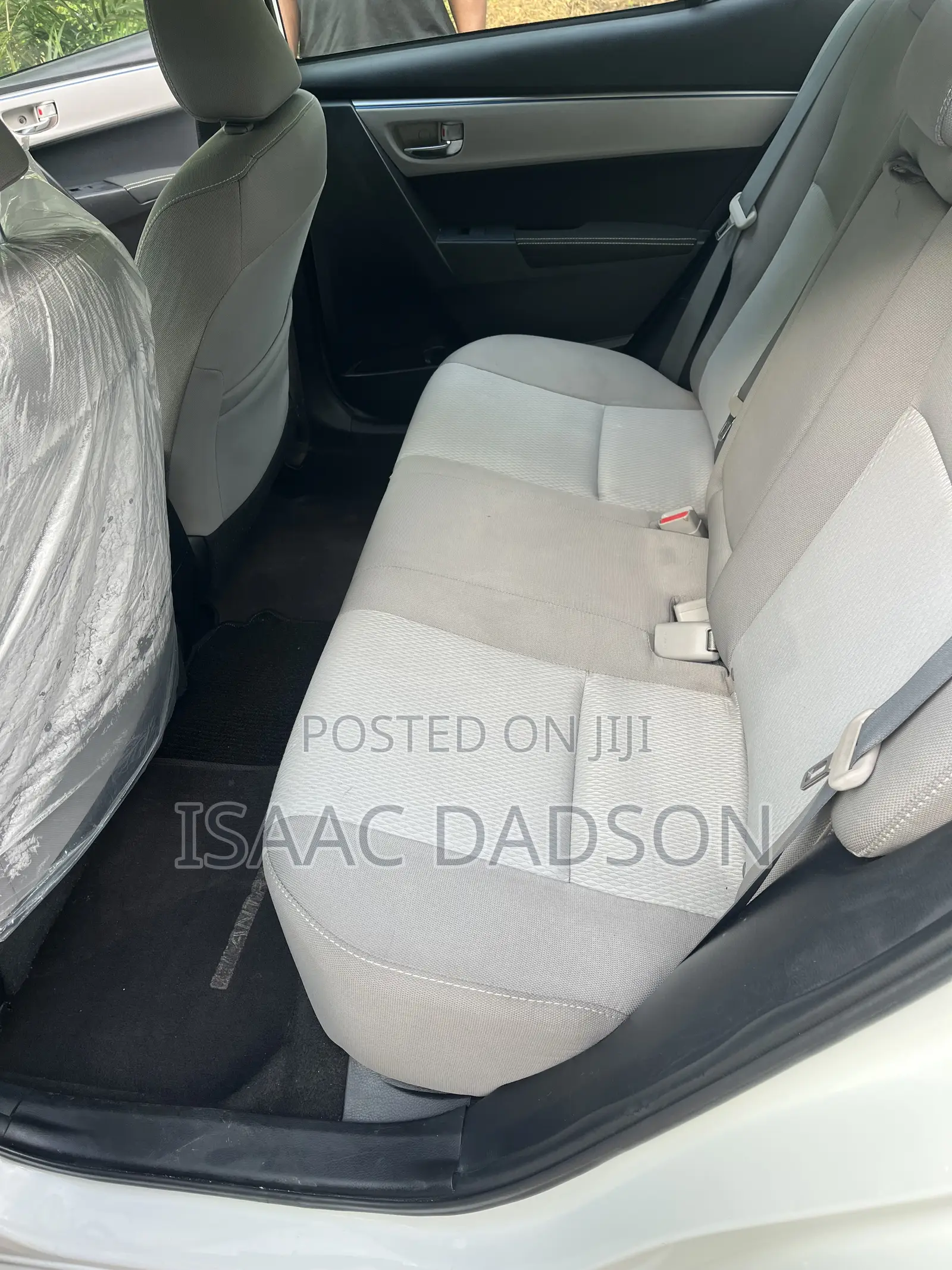 Toyota Corolla LE Plus 4dr Sedan (1.8L 4cyl CVT) 2016 White