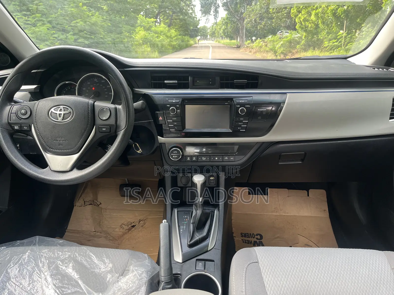 Toyota Corolla LE Plus 4dr Sedan (1.8L 4cyl CVT) 2016 White
