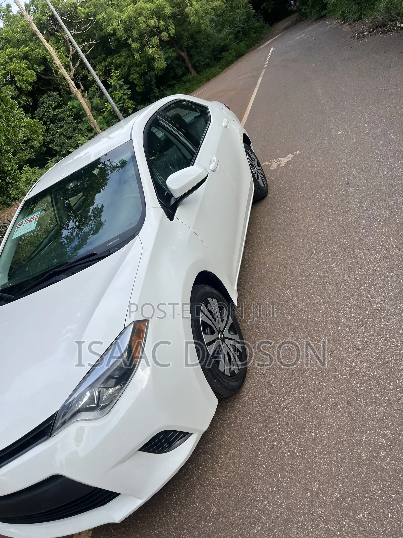 Toyota Corolla LE Plus 4dr Sedan (1.8L 4cyl CVT) 2016 White