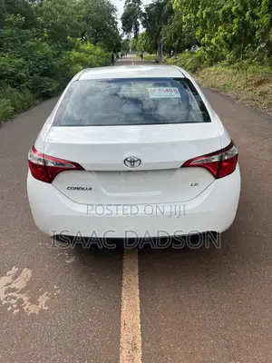 Toyota Corolla LE Plus 4dr Sedan (1.8L 4cyl CVT) 2016 White