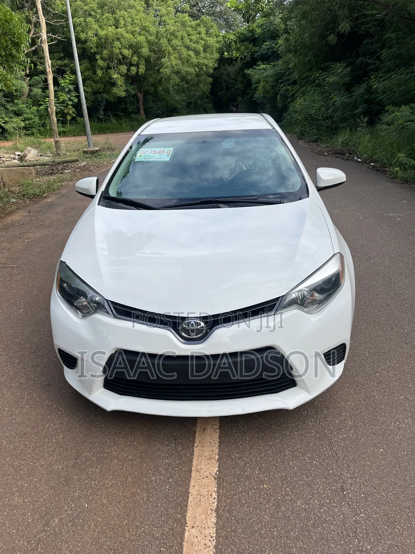 Toyota Corolla LE Plus 4dr Sedan (1.8L 4cyl CVT) 2016 White