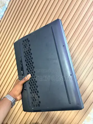 Laptop Alienware m17 R5 16GB AMD Ryzen 9 SSD 1T